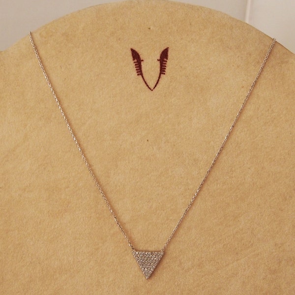 Collier chaine en argent et pendentif triangle en zirconium