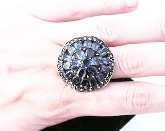 Grosse bague victorienne en argent et pierres Iolite