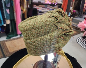 Vintage green pillbox hat.