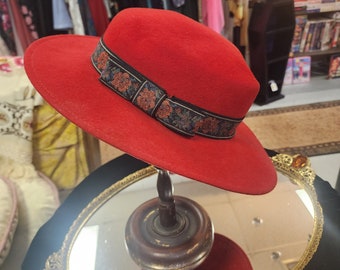 Doeskin wool felt red hat.