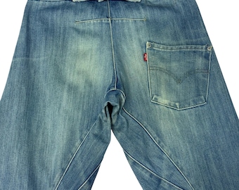 Size 28 Vintage Distressed Levi's Engineered Jeans W28 L32 Light