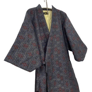 Hecho en Japón Vintage Hanten Robe Kimono Acolchado Forro acolchado Tapiz completo Florales Patrón Hecho a mano Kimono Robe Chaqueta de invierno cálida