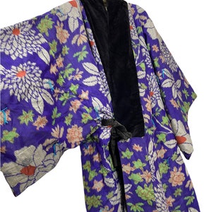 Chaqueta de seda Showa Hanten vintage con relleno de guata y estampado floral Kasuri Ikat, bata kimono hecha a mano, chaqueta cálida de invierno hecha a mano