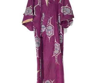Kimono de seda vintage largo con estampados japoneses y flores asiáticas, hecho a mano con costura sashiko