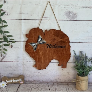 Pomeranian wood door hanger welcome sign - Handmade Gift Decor - Wall Art - Great Birthday Gift for Her, Him, Mom, Dad, Grandma, Grandpa