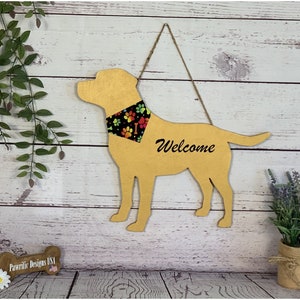 Letrero de bienvenida de madera para puerta con diseño de Labrador Retriever amarillo - Decoración de regalo hecha a mano - Arte de pared - Gran regalo de cumpleaños para ella, él, mamá, papá