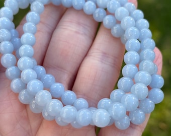 Pulsera de angelita, delicada pulsera de cuentas de angelita de 6 mm, azul claro, relajante, espiritual, para la comunicación, chakra de la garganta.