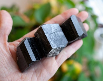 Schwarzer Turmalin-Stein, Terminierter schwarzer Turmalin-Kristall, hochwertiger roher schwarzer Turmalin