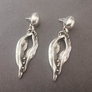 Antique Silver Plated Stud Earrings, Boho Earrings, Modern Minimalist Tiny Dainty Leaf Earrings