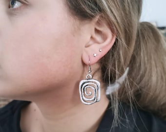 Boucles d'oreilles pendantes bohèmes spirales en métal argenté : boucles d'oreilles ethniques carrées CZ9