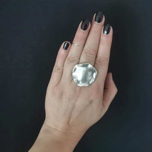 Boho Antique Silver Plated Rippled Effect Round Statement Ring, Stylish Dainty Adjustable Ring, Abstract Jewellery