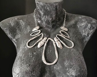 Collana tribale con dichiarazione placcata in argento antico, collana audace con bavaglino grosso Boho, gioielli Boho