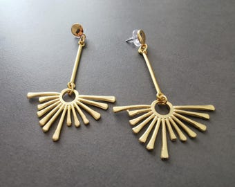 Pendientes bohemios grandes con rayos de sol celestiales: tachuelas extragrandes de latón bañadas en oro