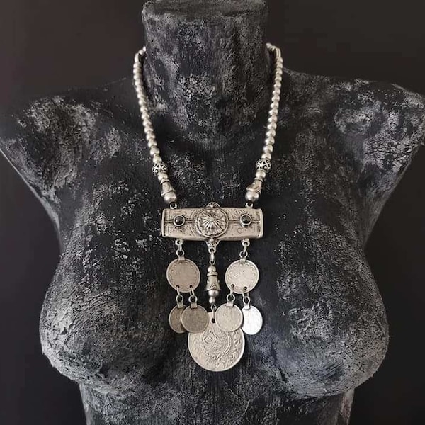 Collier tendance en plaqué argent d'inspiration berbère ethnique, gros collier de perles plastron bohème, bijoux tribaux