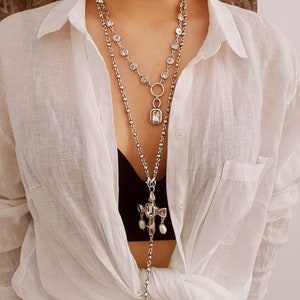 Conjunto de dois colares em camadas: Colar com pingente de cruz renascentista banhado a prata antiga COA12, COA15