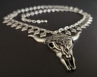 Antique silver longhorn bull skull necklace, western jewelry inspired collar, boho buffalo skull tribal necklace, bohemian jewelry COZ8