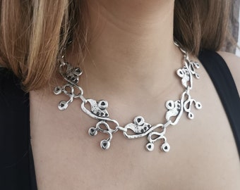Statement necklace : silver plated abstract links chunky bold necklace