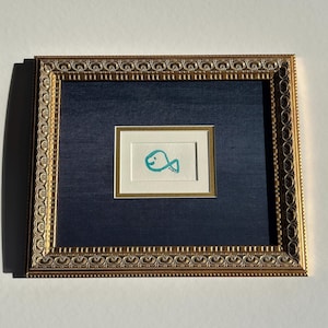 Acuarela original “Lil Blue” – El pez viral visto por 7 M / Pintura en miniatura única / Obra de arte de colección enmarcada por LBergeron