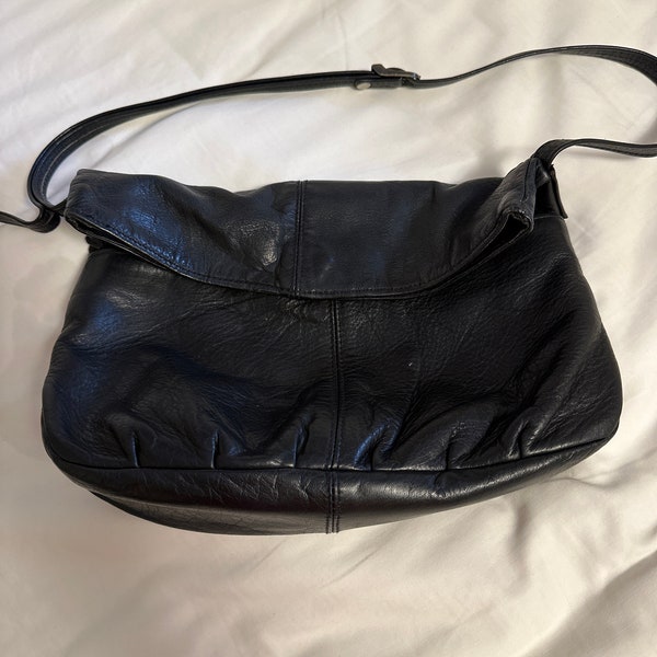 Vintage Soft quality soft black  leather pocketbooks sholder