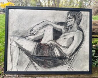 Otomana enmarcada en color carbón.