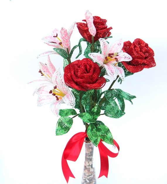 Zoom Glam! Red /& Green Mother/'s Day Beaded Flower Bouquet Pin Valentine Gift Vintage Brooch