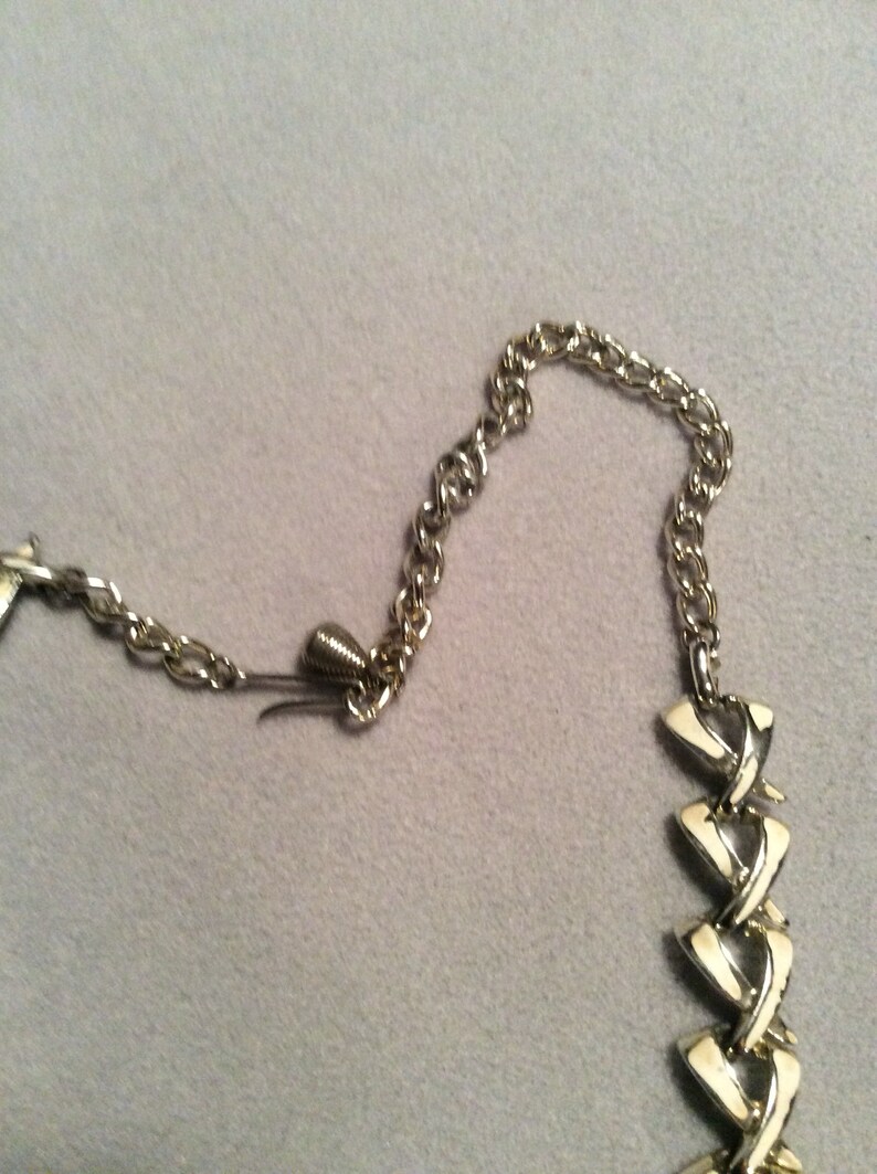 1950/'s cream enamel painted chain necklace
