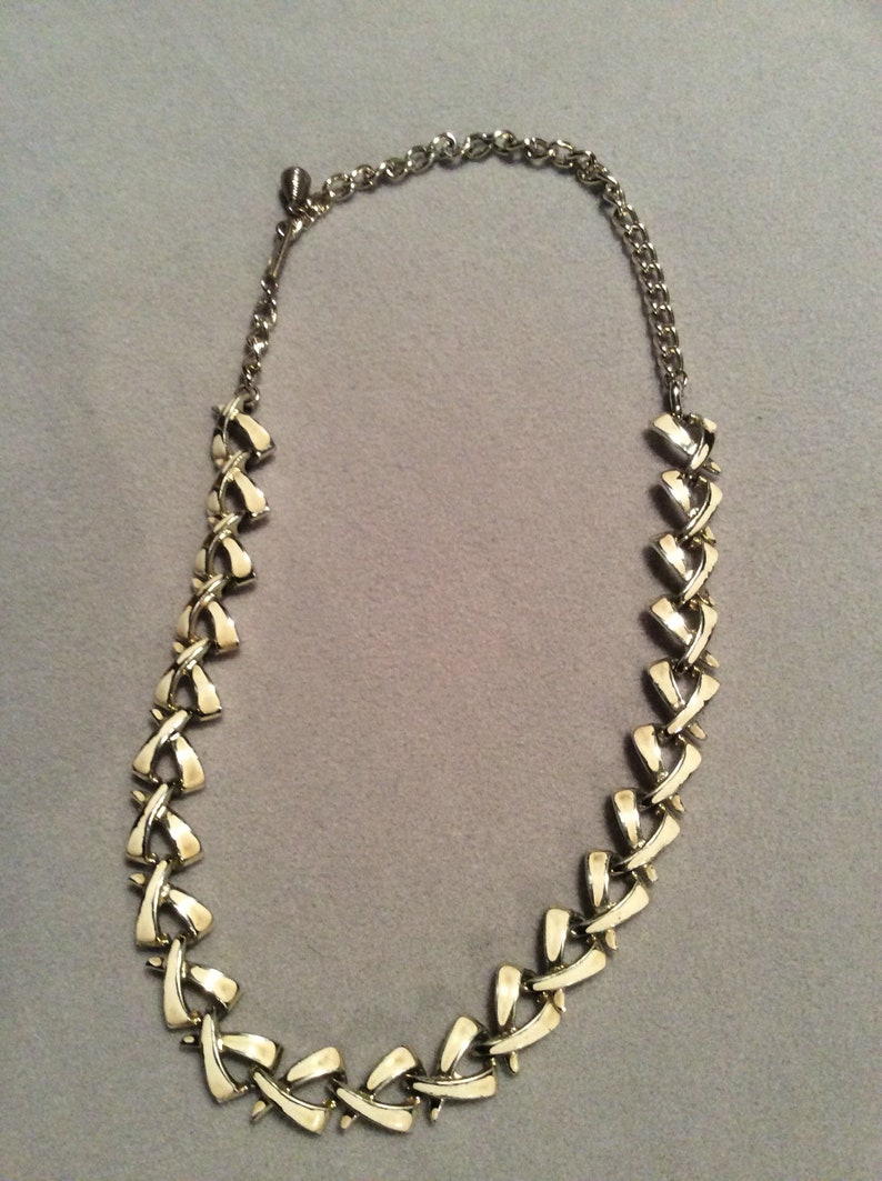 1950/'s cream enamel painted chain necklace
