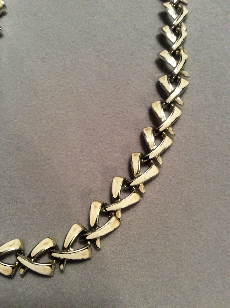 1950/'s cream enamel painted chain necklace
