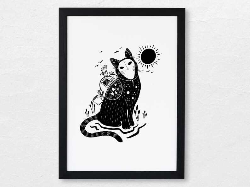 Pode incluir: Ilustra&ccedil;&atilde;o em preto e branco de um gato com uma mochila, estrelas e um sol no fundo.