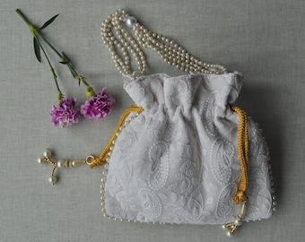 Borsa Potali bianca con paillettes, Borsa Nikkah, Borsa da damigella d'onore, Regalo Puja indù, Borse per bomboniere indiane, Borse regalo di cioccolato, Borsa regalo bianca