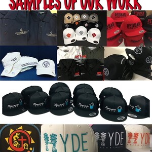 Puede incluir: Un collage de ropa y gorras personalizadas con varios logotipos y textos bordados. La colecci&oacute;n incluye polos azul marino, gorras de b&eacute;isbol variadas en negro, blanco, rojo y beige, y gorras snapback con diversos dise&ntilde;os gr&aacute;ficos y marcas.