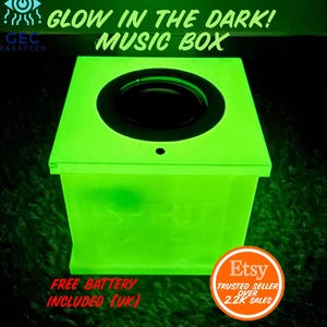 ¡CAJA DE MÚSICA ESPIRITUAL! - Detector de movimiento PIR de espíritu paranormal, juguete con sensor para cazar fantasmas, investigaciones y vigilias en amarillo que brilla en la oscuridad.