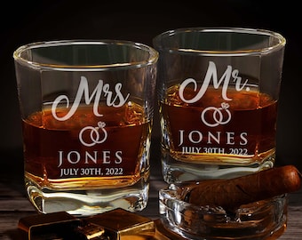 Mr and Mrs Rocks Glass, Personalized Square Rocks Glass Mr and Mrs Gifts, Gifts for Couples, Engraved Rocks Glass, Set of 2 Whiskey Glasses