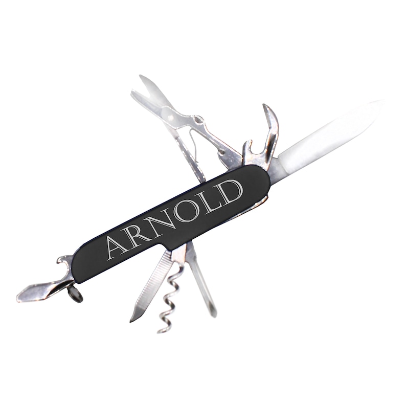 Puede incluir: Un cuchillo multiusos de bolsillo negro con una hoja plateada y varias herramientas. El cuchillo tiene el nombre "ARNOLD" grabado en el mango.