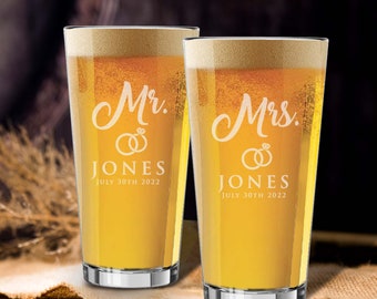 Mr and Mrs Beer Glasses, Personalized Pint Beer Glasses , Mr and Mrs Beer Gifts,  Custom Mr Mrs Beer Glass, Gifts for Couples, Set of 2