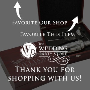 Może przedstawiać: Drewniana skrzynka z wygrawerowanym imieniem "William" i logo "The Wedding Party Store". Skrzynka zawiera zestaw do wstrząsania koktajli z shakerem, sitkiem, miarką i łyżką barmańską.