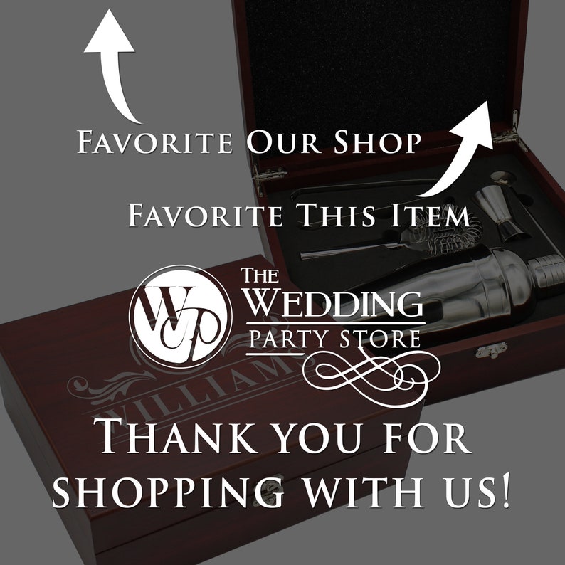 Może przedstawiać: Drewniana skrzynka z wygrawerowanym imieniem "William" i logo "The Wedding Party Store". Skrzynka zawiera zestaw do wstrząsania koktajli z shakerem, sitkiem, miarką i łyżką barmańską.