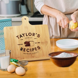 Engraved Cookbook Holder - Wood Cook Book Stand - Customized Kitchen Gift - Gifts For Chef - Monogram Kitchen Decor, Personalized Baker Gift bild 8
