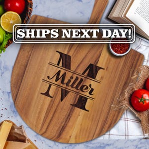 Personalized Pizza Peel, Custom Pizza Board, Acacia Wood Pizza Paddle, Customized Pizza Wheel, Pizza Lovers Gifts, Engraved Pizza Board