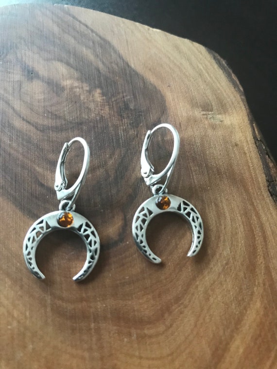 BALTIC HONEY or GREEN AMBER /& STERLING SILVER HALF MOON PENDANT