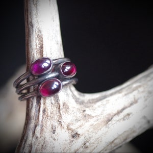 Garnet ring, silver 925 ring, red gemstone Garnet, trilogy ring, shining ring, geometric jewelry, witchkraft magick stone, healing crystal