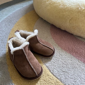 Extra Roomy Genuine Sheepskin Slipper in Kids&#39; Sizes, Genuine Sheepskin Slippers for Kids, Winter Soft Slippers, Comfortable Slippers