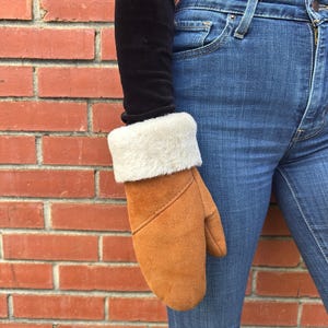Handmade Sheepskin Gloves, Amber Sheepskin Gloves, Natural Sheepskin Gloves for Women and Men, Soft and Warm Wool