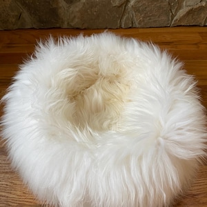Cute sheepskin pet bed, White fur sheepskin dog bed, Cozy fur dog bed, Genuine sheepskin animal snug, Natural fur bed for dogs and cats