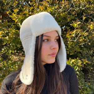 Warm Winter Aviator Hat, Unisex Trapper Cap, Real Sheepskin & Leather Pilot Cap, Winter Trapper Hat, Cream Leather Aviator Hat for Women