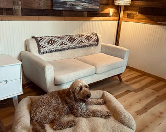 Cama tipo tumbona de piel de oveja para perros, cama moderna para mascotas rellena de lana.