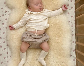 Alfombra de piel de oveja natural para bebés y niños – Suave, hipoalergénica, ecológica, color marfil. Ideal para la habitación del bebé, como tapete para cochecito o alfombra de juegos.