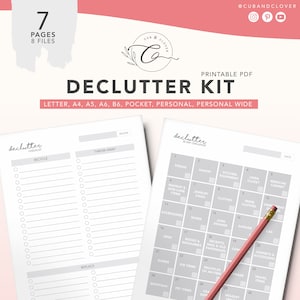 Könnte beinhalten: Ein druckbares Entrümpelungs-Set mit zwei Seiten Checklisten. Die erste Seite enthält eine Checkliste für "Recycling" und "Wegwerfen". Die zweite Seite enthält eine Checkliste für verschiedene Bereiche des Hauses, wie z. B. "Kühlschrank", "Vorratskammer", "Küchenausstattung", "Wäschekammer", "Medizinschrank", "Make-up & Hautpflegeartikel", "Schmuckversteck", "Kleidung", "Mehr Kleidung", "Unterwäsche", "Accessoires", "Schuhe", "Schrottlade", "Garage", "Dose", "Schreibtisch", "Bücher & Zeitschriften", "Quittungen, Post & alte Papiere", "Computer", "Spiele", "Kinderartikel", "Mehrere eines Artikels", "Lagerung", "Eingangsbereich", "Haustiere", "Bastelbedarf", "Weihnachtsdekoration", "Geschenke" und "Reiseartikel".