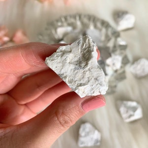 Howlite Rough Stone, Metaphysical Crystals, Natural Raw Stones, Rough Howlite Crystals, Meditation Stones, Howlite Crystal Chunk, Gift