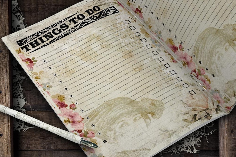 Puede incluir: Un diario de estilo vintage con una lista de cosas por hacer, con un dise&ntilde;o floral y una imagen descolorida de una mujer en la portada. El diario tiene un t&iacute;tulo negro que dice "Things to Do" con adornos decorativos.